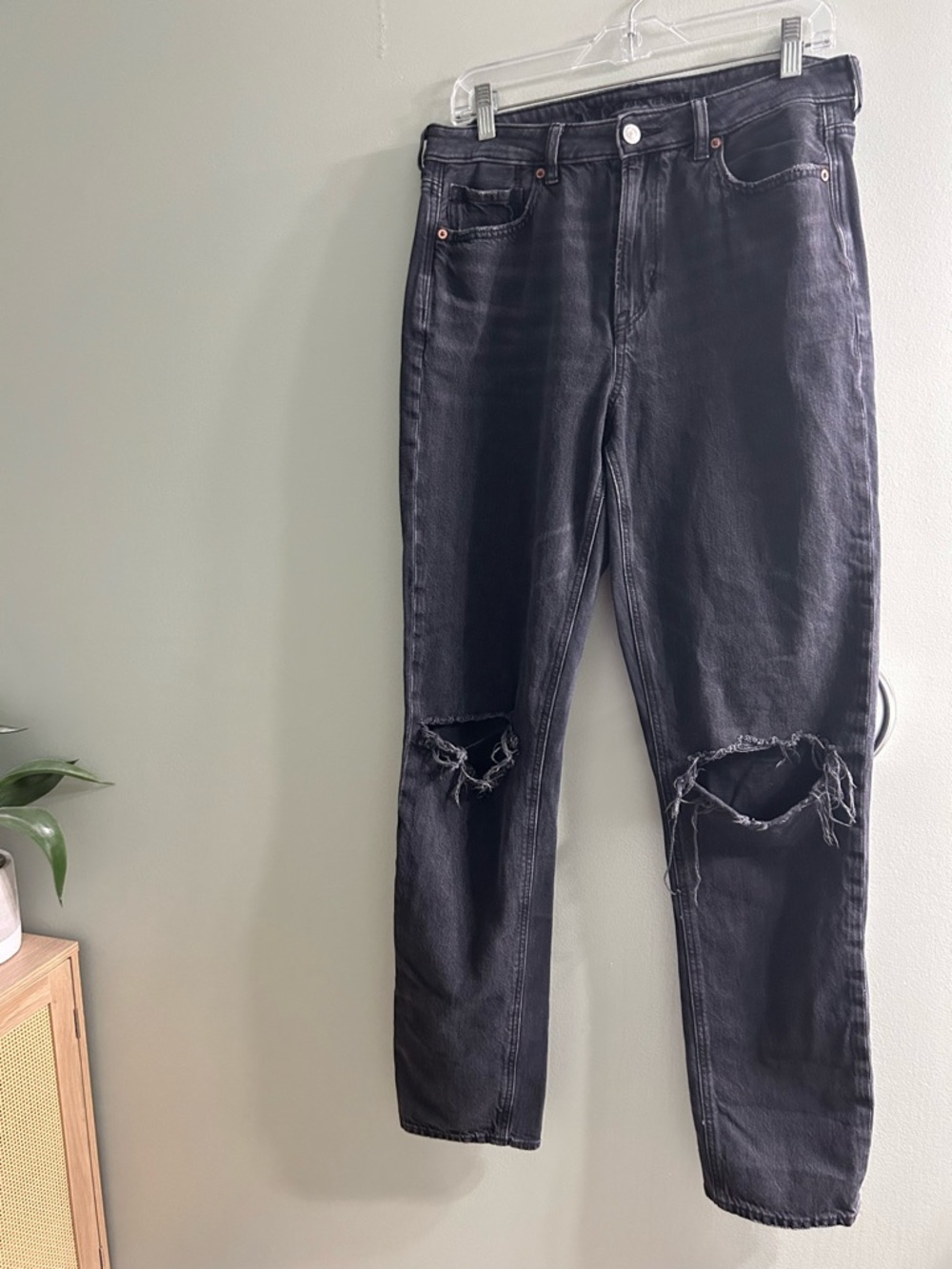 American eagle high rise mom jean washed black distressed knee XLONG